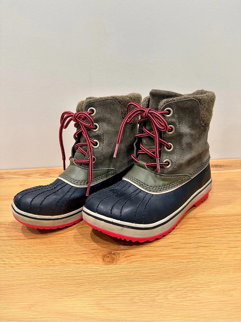 Sorel Waterproof Snow Boots Black, green and pink